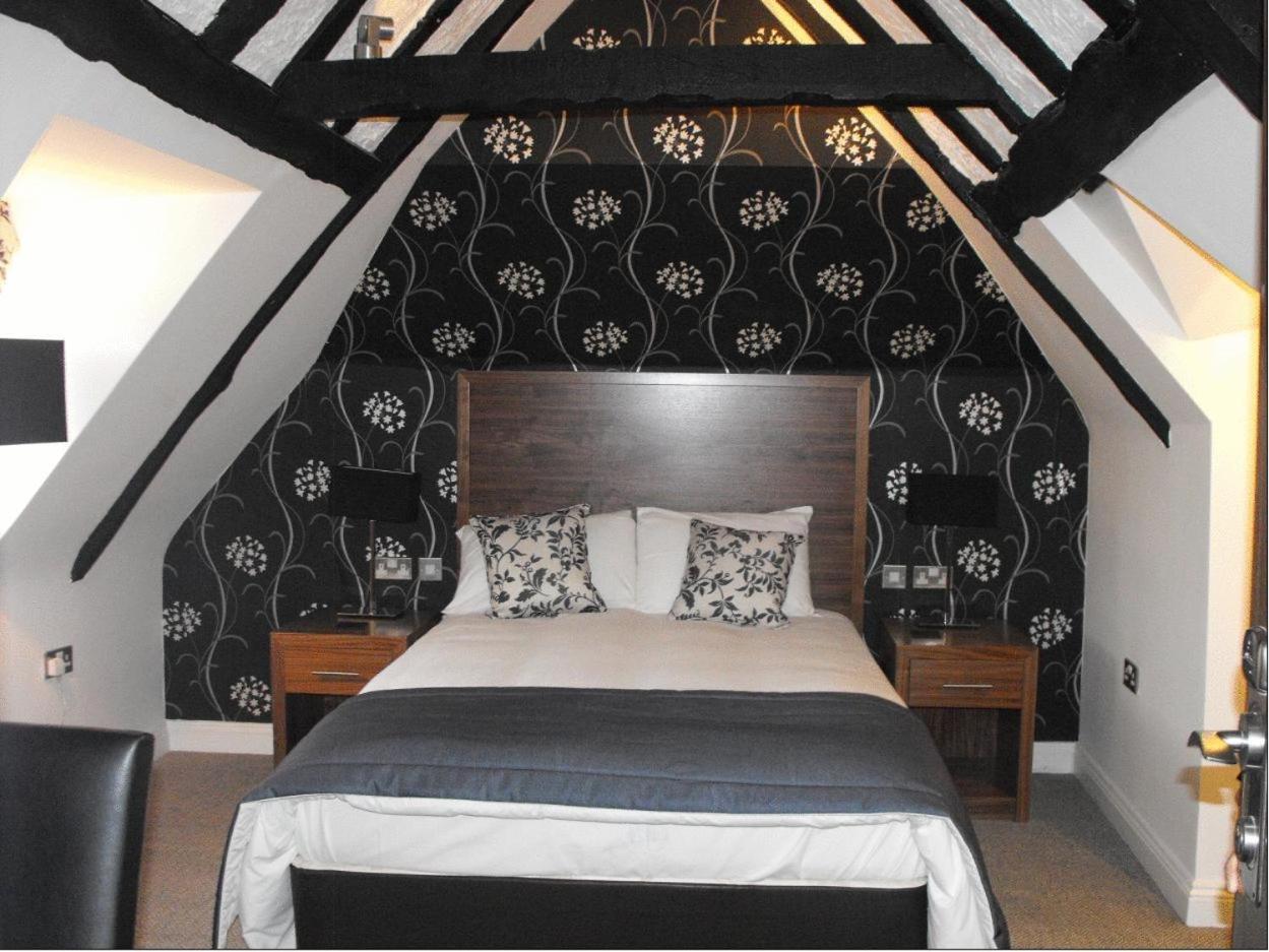 The Boleyn Hotel Staines-upon-Thames Dış mekan fotoğraf