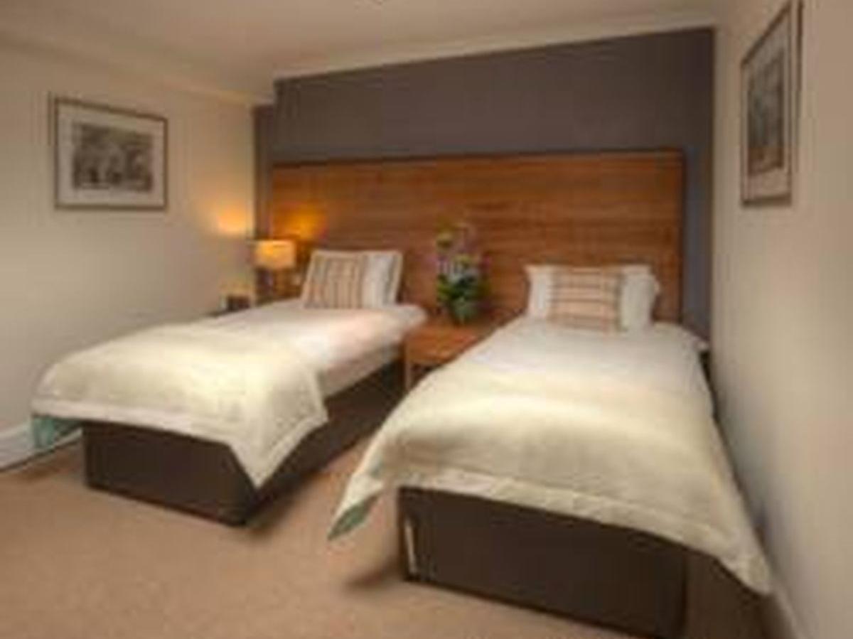The Boleyn Hotel Staines-upon-Thames Dış mekan fotoğraf