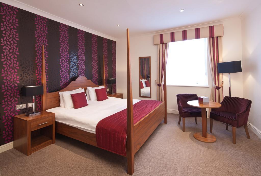 The Boleyn Hotel Staines-upon-Thames Dış mekan fotoğraf