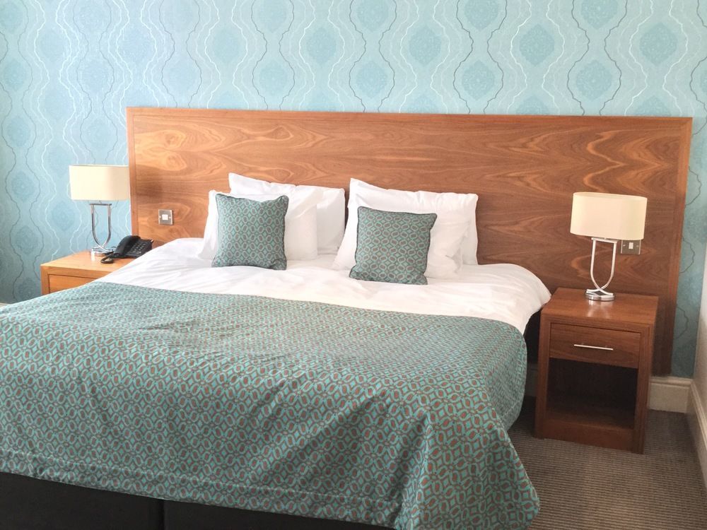 The Boleyn Hotel Staines-upon-Thames Dış mekan fotoğraf