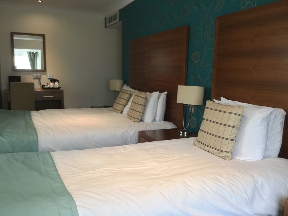 The Boleyn Hotel Staines-upon-Thames Dış mekan fotoğraf