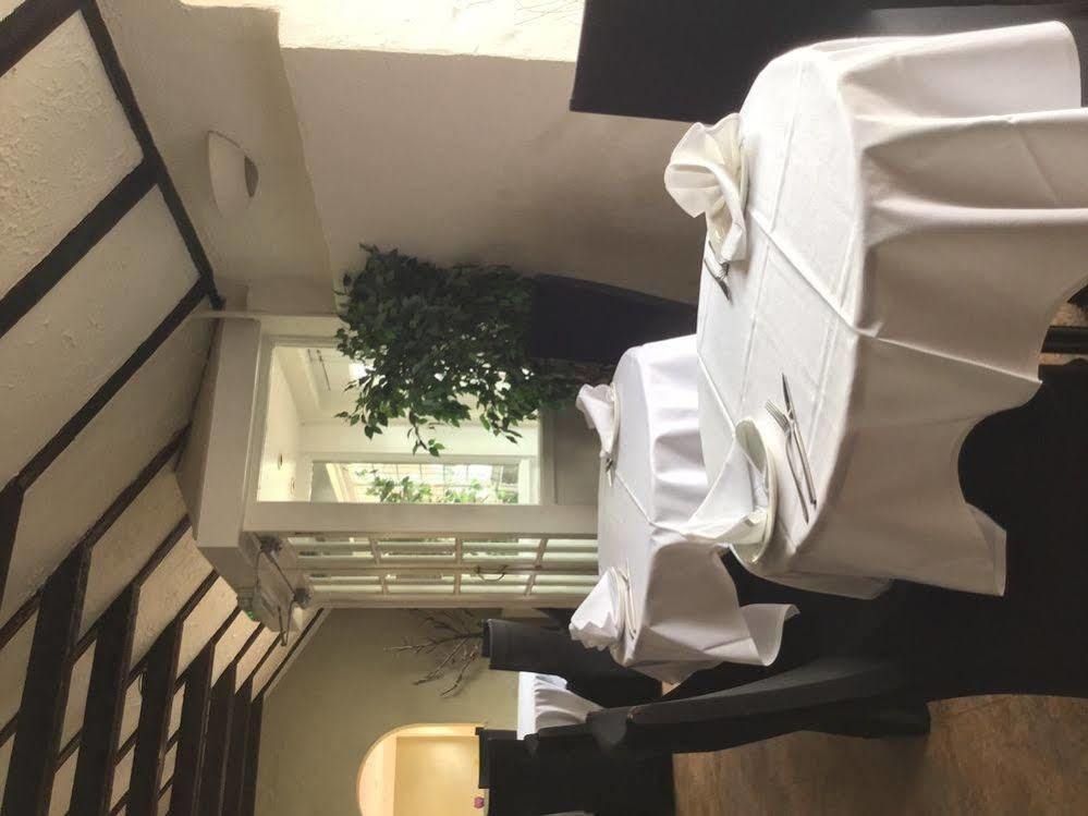The Boleyn Hotel Staines-upon-Thames Dış mekan fotoğraf