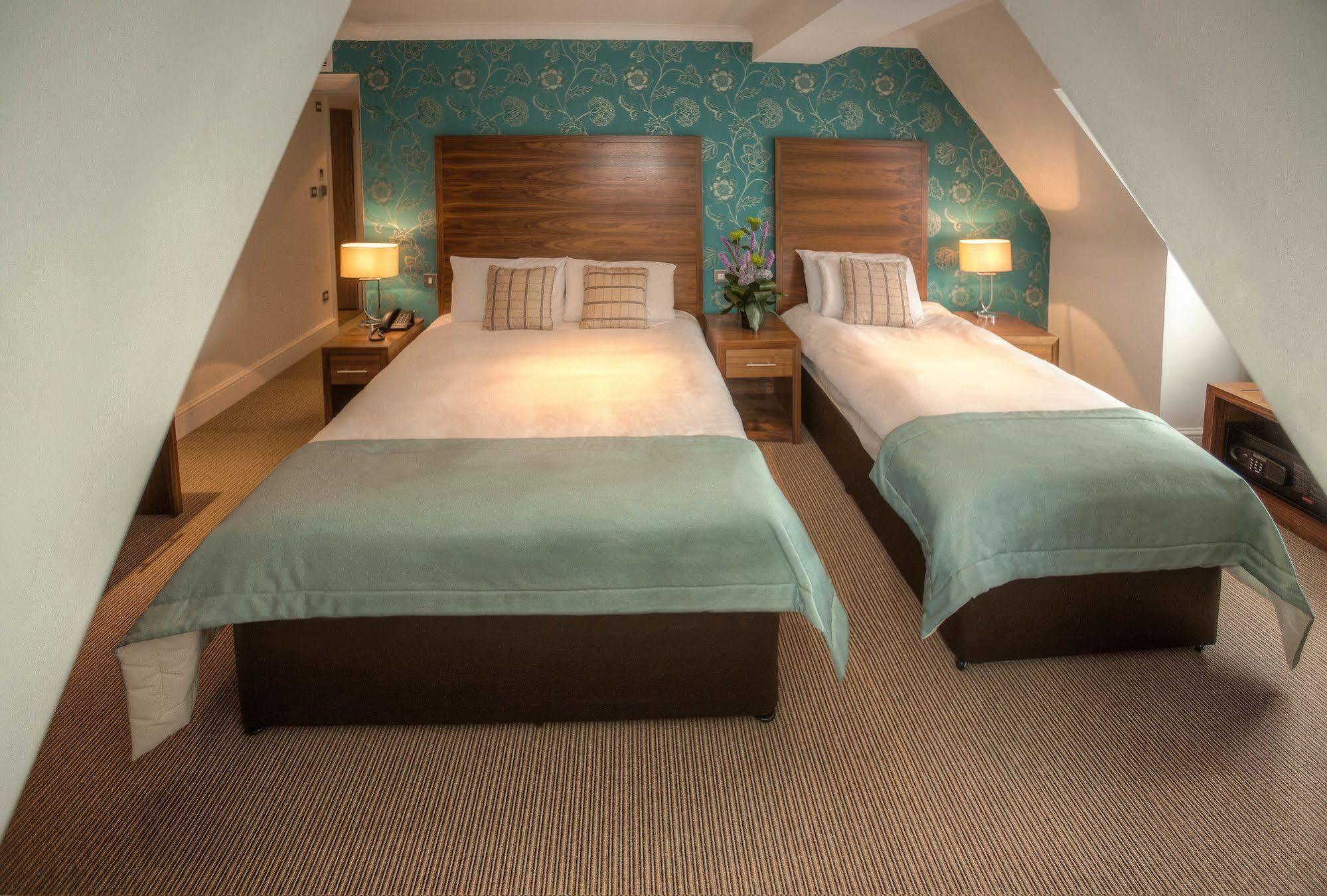 The Boleyn Hotel Staines-upon-Thames Dış mekan fotoğraf