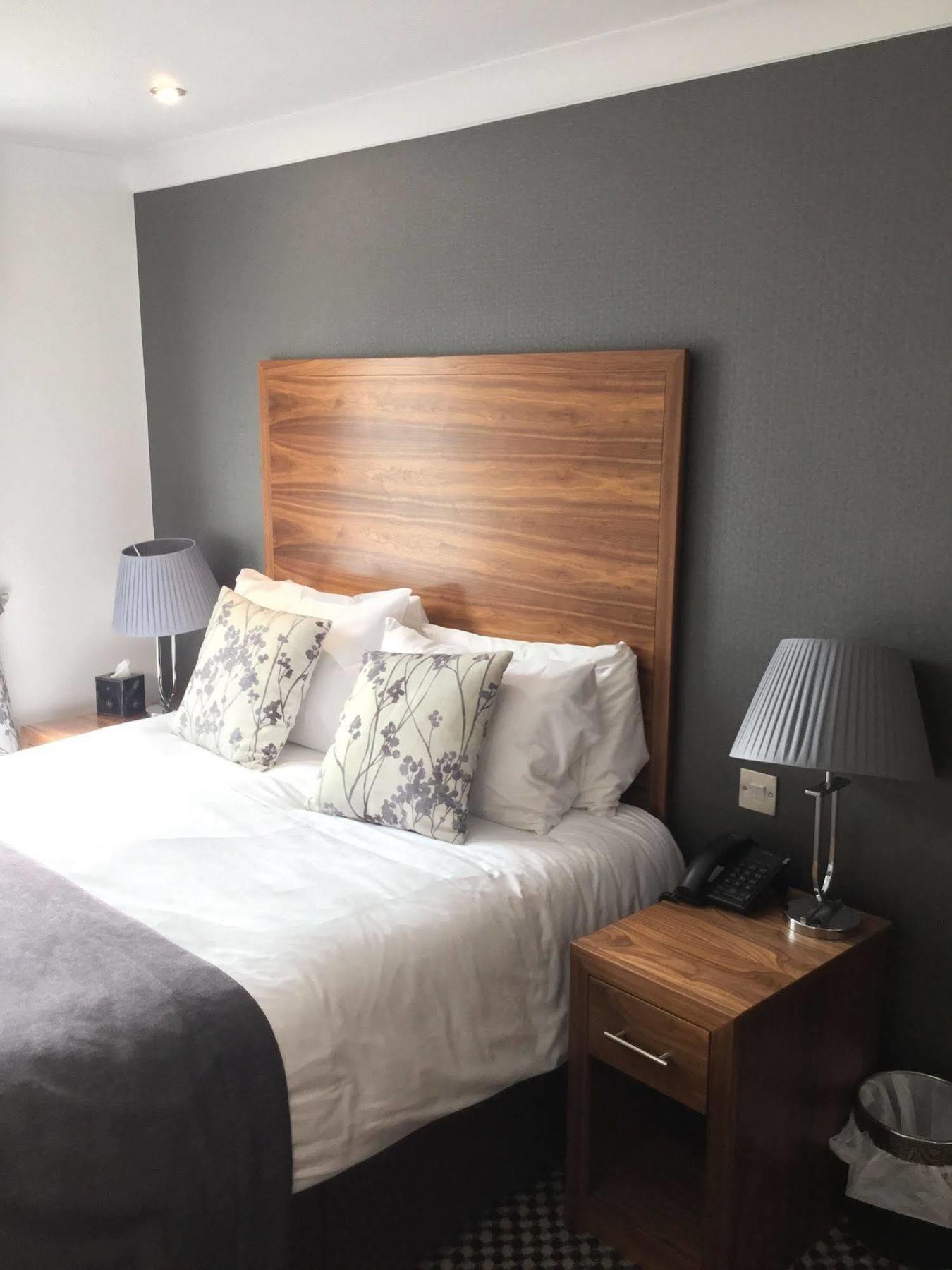 The Boleyn Hotel Staines-upon-Thames Dış mekan fotoğraf