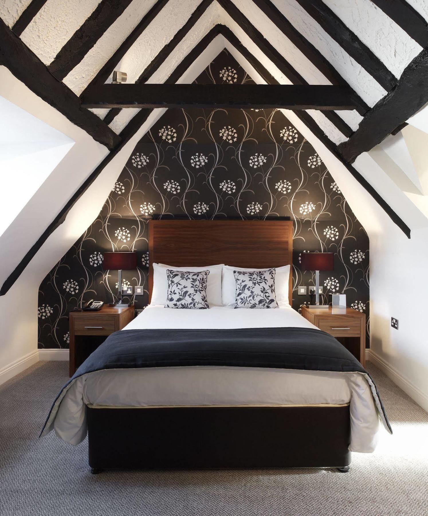 The Boleyn Hotel Staines-upon-Thames Dış mekan fotoğraf