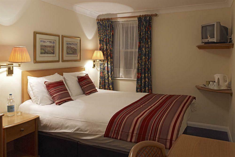 The Boleyn Hotel Staines-upon-Thames Dış mekan fotoğraf