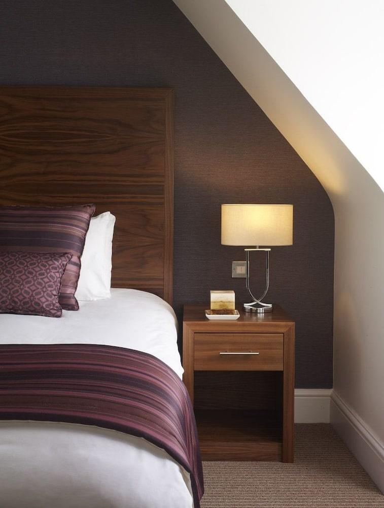 The Boleyn Hotel Staines-upon-Thames Dış mekan fotoğraf